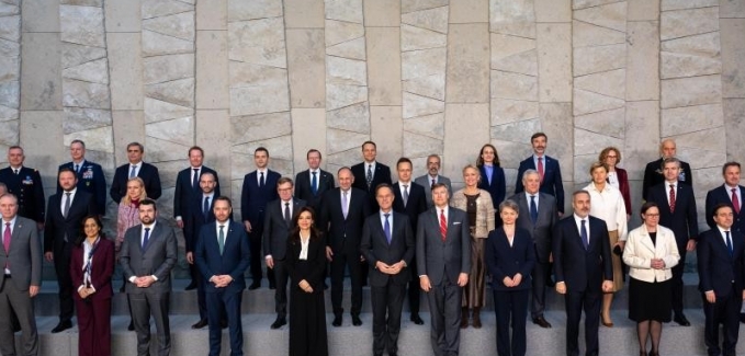 Dışişleri Bakanı Fidan, NATO Dışişleri Bakanları ile aile fotoğrafı çektirdi