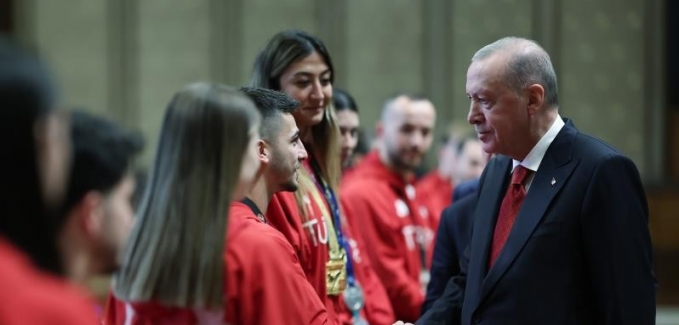 Cumhurbaşkanı Erdoğan: "Sporda da Türkiye Yüzyılı hedeflerimize ulaşmak için büyük bir çaba harcıyoruz"