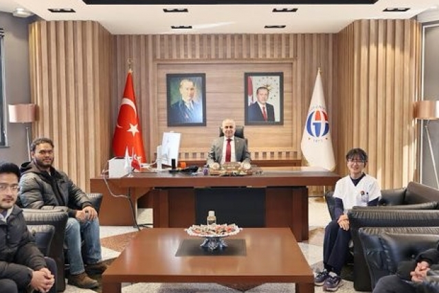 GAÜN REKTÖRÜ PROF.DR. DOĞAN MYANMARLI ÖĞRENCİLERLE BİR ARAYA GELDİ