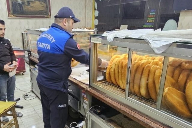Şahinbey Belediyesi zabıta ekiplerinden gece denetimi