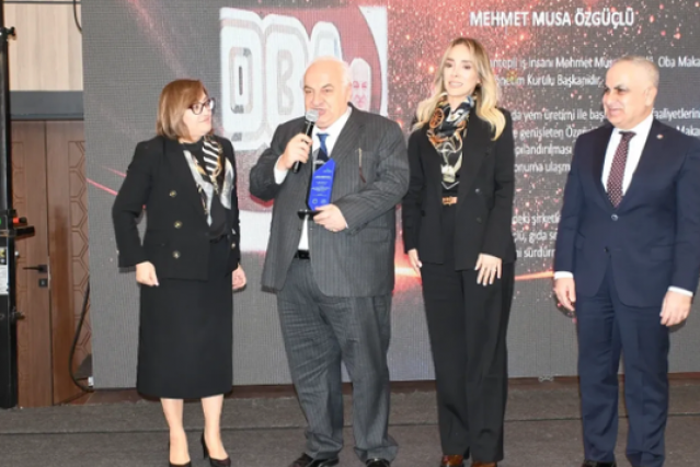 Musa Özgüçlü’ye “Sağlığa En Büyük Yatırım Yapan Hayırsever” Ödülü