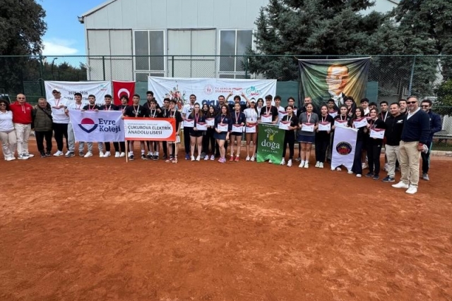 Kortların şampiyonu Gaziantep Kolej Vakfı Türkiye finallerinde