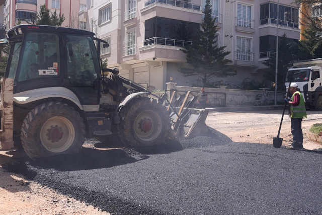 ŞEHİTKAMİL’DE ASFALT ÇALIŞMALAR HIZ KAZANDI  ŞEHİTKAMİL'İN YOLLARI YENİLENİYOR