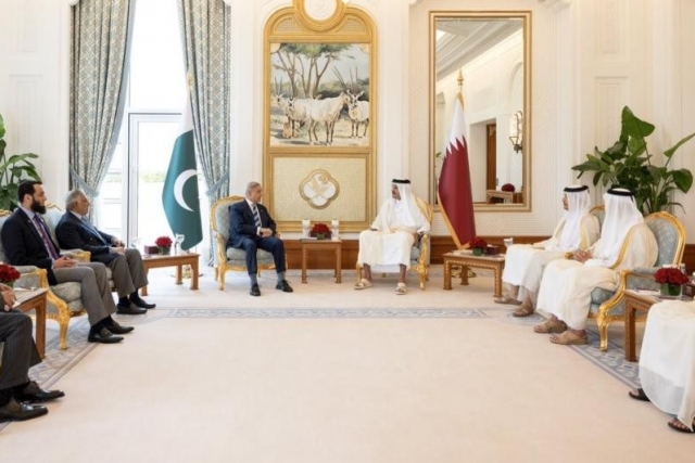 Pakistan Başbakanı Şerif ile Katar Emiri Al-Thani bölgesel durumu görüştü