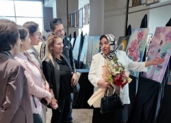 ŞEHİTKAMİLLİ HANIMLARIN ESERLERİ GÖRÜCÜYE ÇIKTI  KALPTEN TUVALE YANSIMALAR SERGİSİ AÇILDI