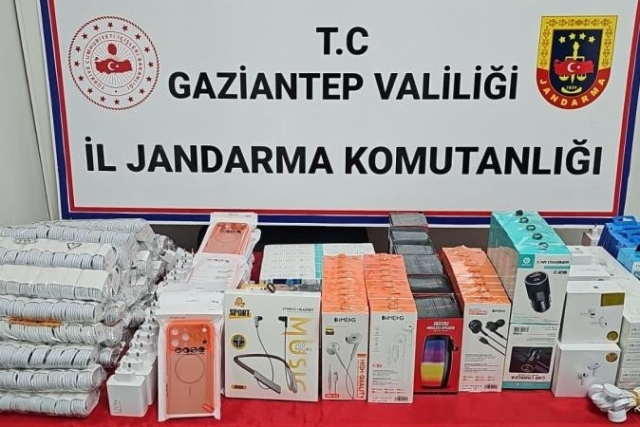 Gaziantep'te 1,7 milyon TL değerinde kaçak cep telefonu ele geçirildi