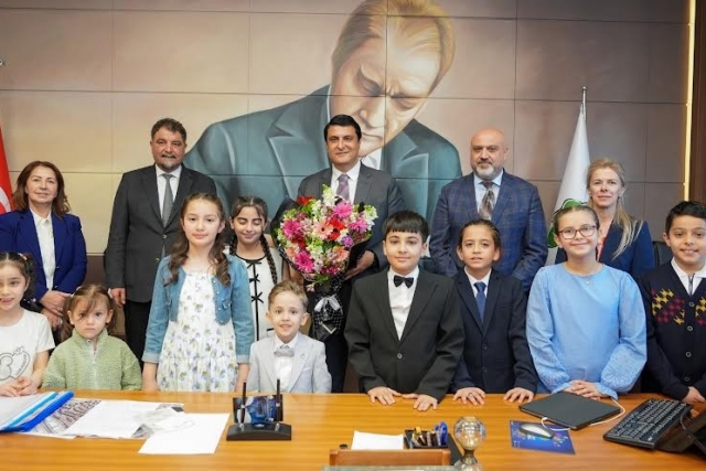 BAŞKAN YILMAZ KOLTUĞUNU KILINÇ’A BIRAKTI  ŞEHİTKAMİL’DE SÖZ ÇOCUKLARIN