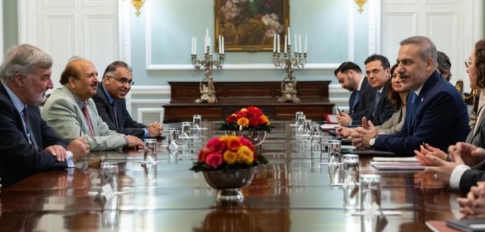 Dışişleri Bakanı Fidan, İngiliz parlamentosu üyeleriyle bir araya geldi