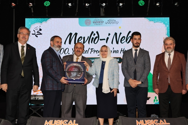 MEVLİD-İ NEBİ PROGRAMINDA 5 BİN VATANDAŞ BİR ARAYA GELDİ