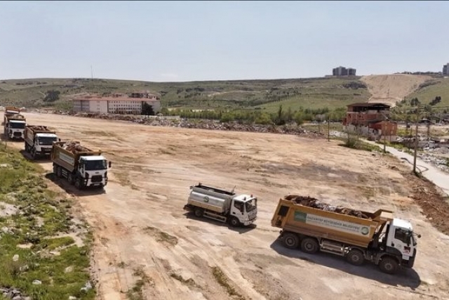 Gaziantep Büyükşehir boş arazileri temizliyor