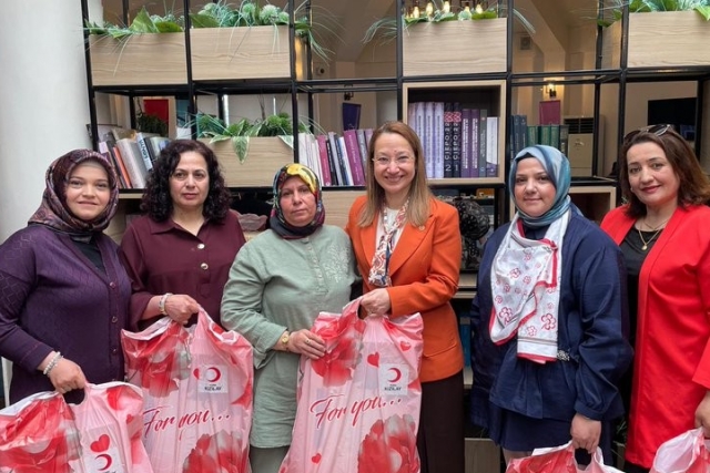 “Derya Bakbak: Melek Annelerimiz Çocuklarımızın Geleceğine Işık Tutuyor”