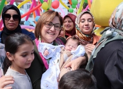 Şahin, Anne Bebek Festivali’nde ailelerle buluştu