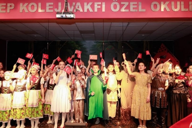 Gaziantep Kolej Vakfında Dünya Klasikleri Müzikallerle Sahneleniyor