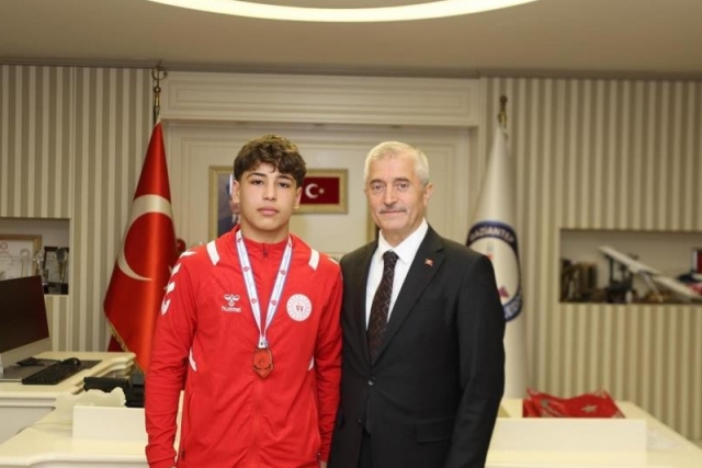 Şahinbeyli güreşçi Avrupa ikincisi Şahinbeyli güreşçi Avrupa ikincisi