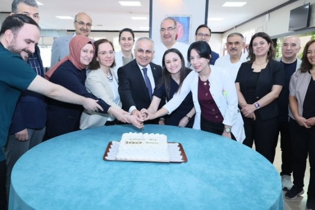 GAÜN HASTANESİNDE 100. KEMİK İLİĞİ NAKLİ KUTLANDI