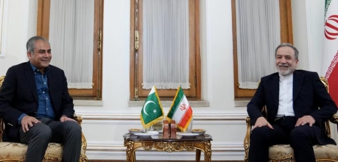 İran Dışişleri Bakanı Arakçi, Pakistan İçişleri Bakanı Naqvi ile görüştü