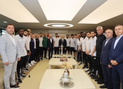 Şahinbey Ampute Futbol Takımı şampiyonluk kupasını kaldırdı