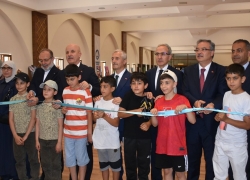 FİLİSTİNLİ ÖĞRENCİLERİN RESİMLERİ, "MİLLET CAMİİNDE" SERGİLENİYOR