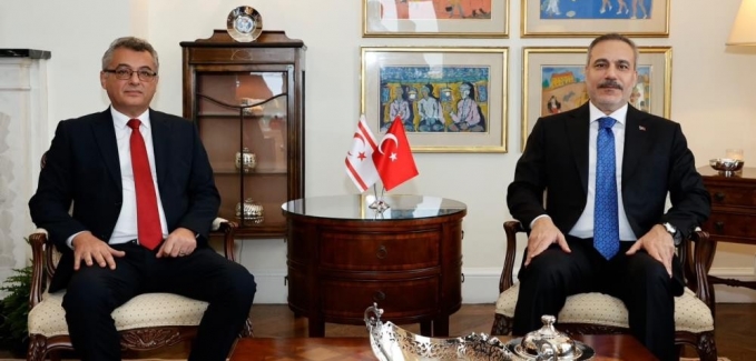 Bakan Fidan, KKTC Cumhurbaşkanı Erhürman ve Dışişleri Bakanı Ertuğruloğlu ile bir araya geldi