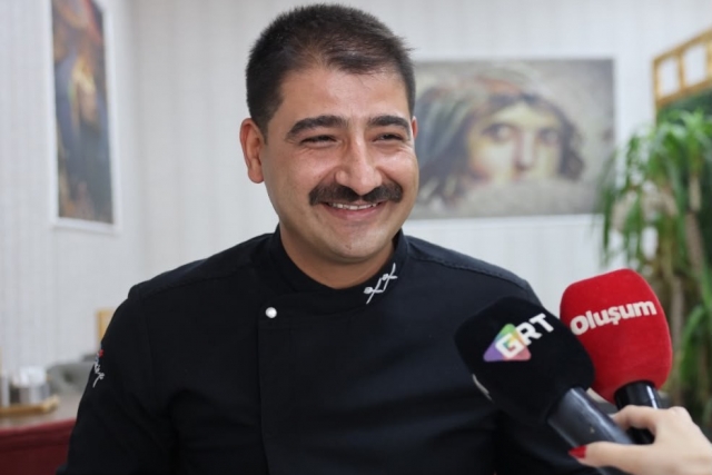 Tarihi Bey kebapçısı’nda soğan kebabı, simit kebabı ve soğanlı lahmacuna büyük ilgi