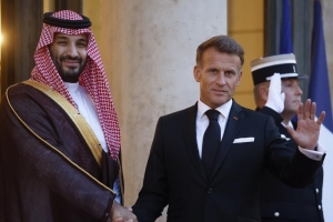 Macron, Suudi Arabistan Veliaht Prensi Selman ile Paris’te bir araya geldi
